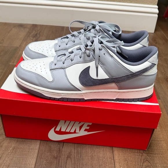 Nike Men's Light Gray and White Sneakers - Picture 4 of 7